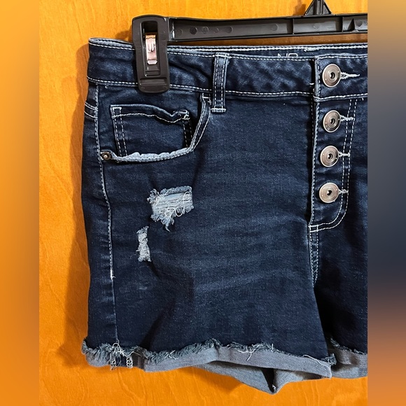 no boundaries size 13 high rise distressed dark wash shorts - Picture 3 of 8